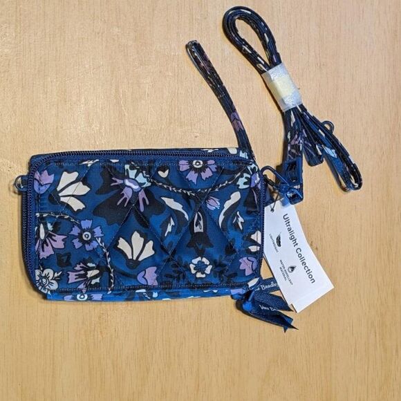 🆕Vera Bradley 3-in-1 Ultralight Water-repellent RFID Crossbody -FLEUR MEDALLION - Picture 2 of 6